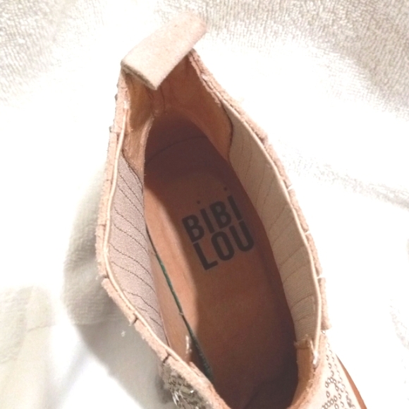 BiBi Lou Beige Studded Ankle Boots Sz 36 or Sz 5.5, Suede - Picture 5 of 7